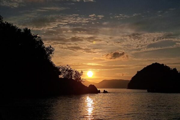 Hong Island Sunset Experience by Longtail Boat